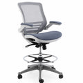 Sedia ergonomica in rete regolabile con braccioli imbottiti e base in metallo, Grigio chiaro